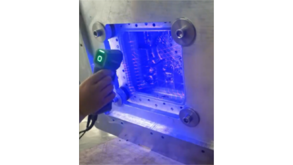 Scanning the inner cavities with the FreeScan Combo. Scanning the inner cavities with the FreeScan Combo.